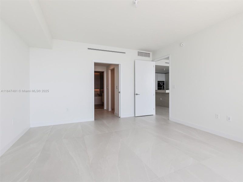 Spacious, unfurnished interior of a new home in Casamar, Pompano Beach (Image 22). Spacious, unfurnished interior of a new home in Casamar, Pompano Beach (Image 22).