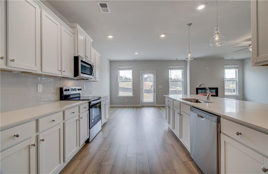 Furnished interior view inside a new home in Chapel Hill, Newnan (Image 8).