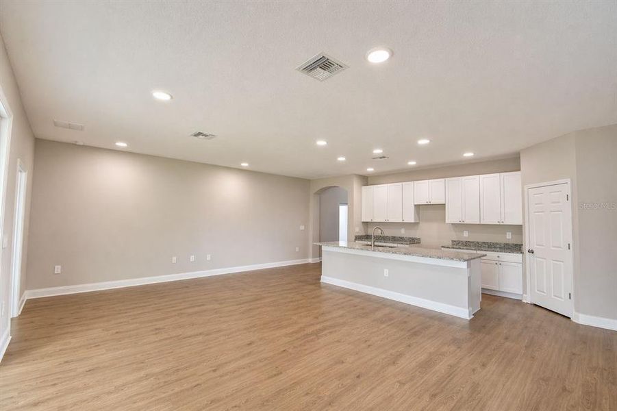Spacious, unfurnished interior of a new home in , Winter Haven (Image 37).