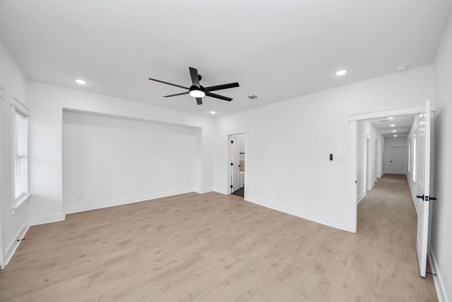 Spacious, unfurnished interior of a new home in , Houston (Image 31).