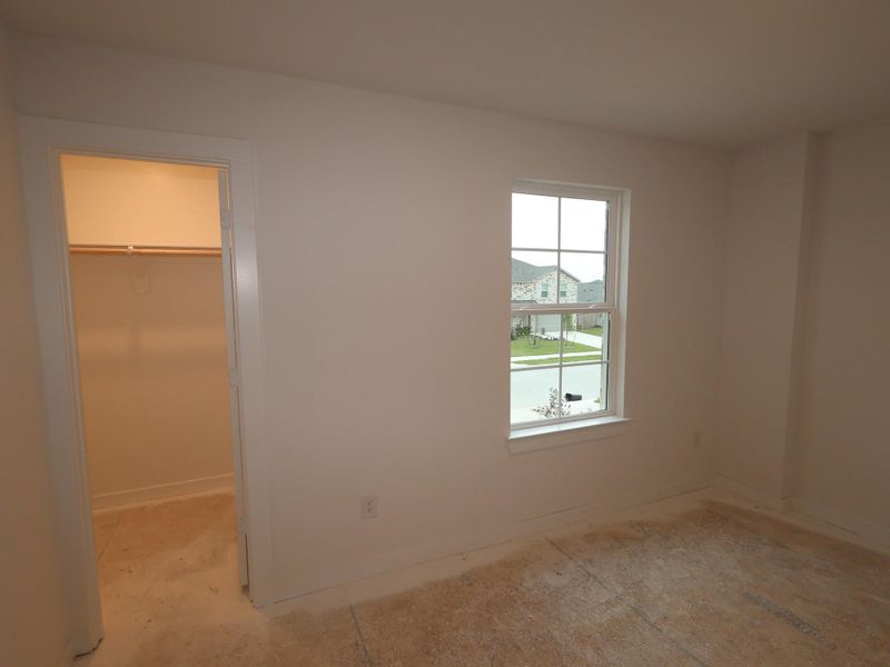 Image 20 of a home in Miller's Pond.