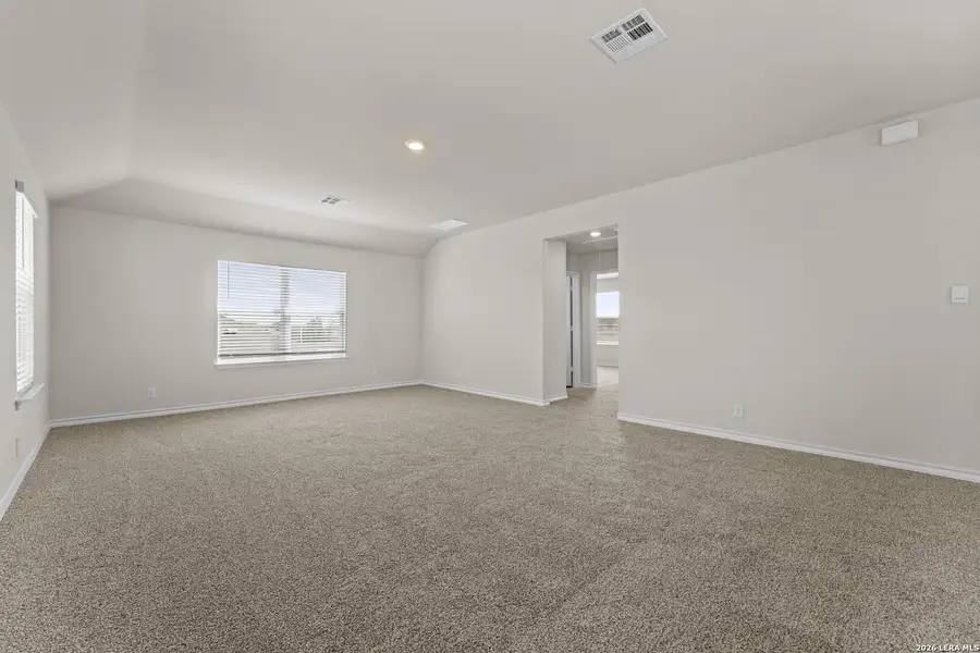 Spacious, unfurnished interior of a new home in Steele Creek, Cibolo (Image 30).