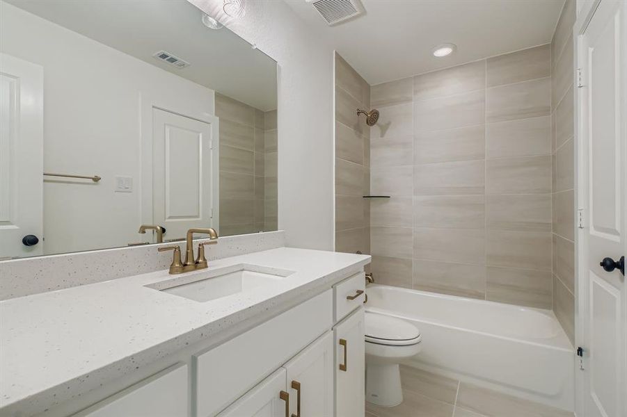 Furnished interior view inside a new home in Star Trail - 55s, Prosper (Image 7). Furnished interior view inside a new home in Star Trail - 55s, Prosper (Image 7).