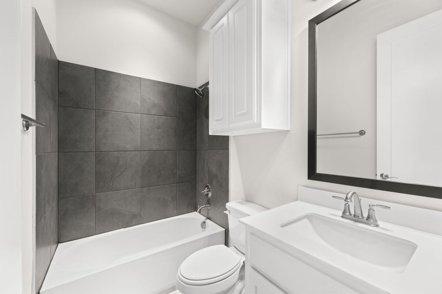 Representative furnished interior of a home built from the Carlow by Windsor Homes in Ridge Pointe Estates, McLendon-Chisholm (Image 7).