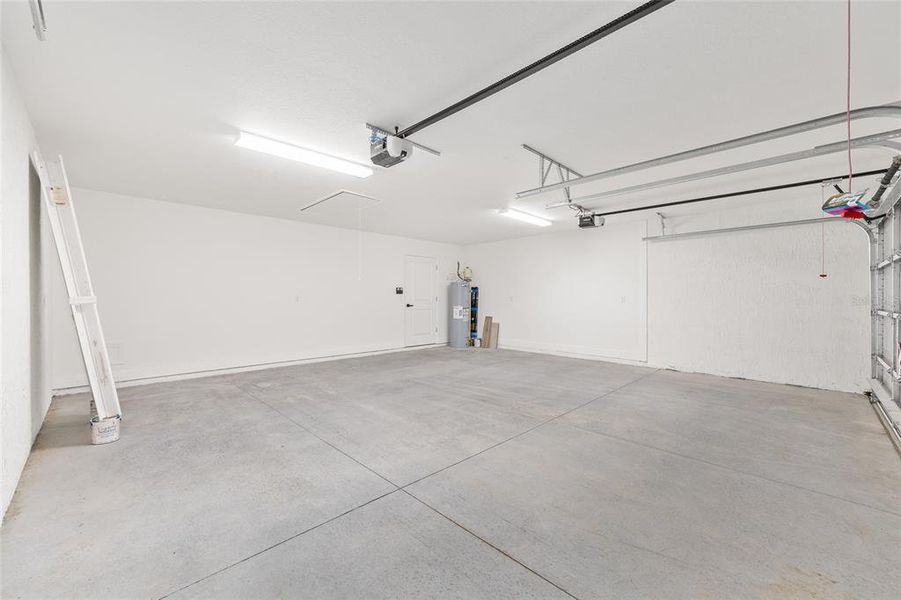 Spacious, unfurnished interior of a new home in , Dunnellon (Image 41). Spacious, unfurnished interior of a new home in , Dunnellon (Image 41).