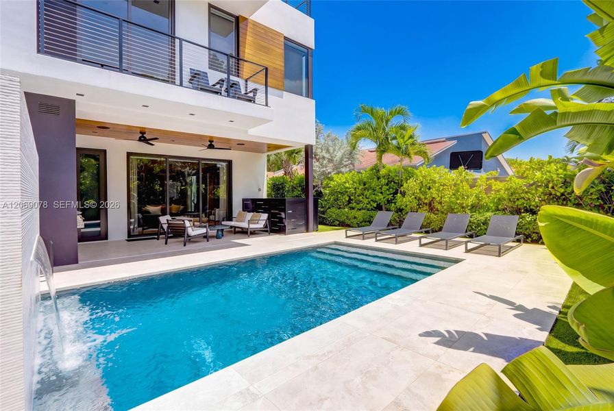 Exterior details and patio area of a home in , Miami (Image 26).