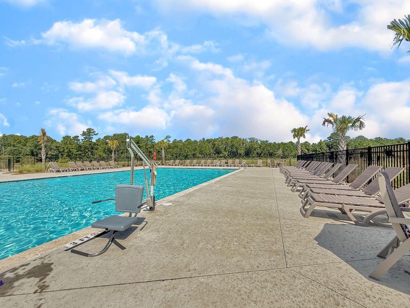 Community amenities in , Summerville (Image 45).