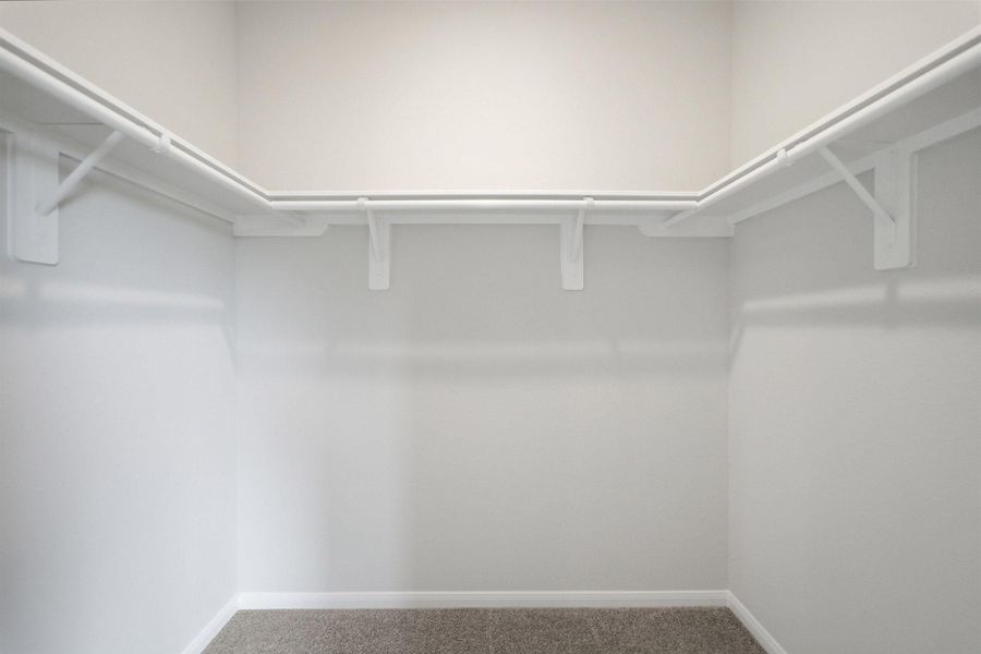Spacious, unfurnished interior of a new home in Ashland, Texas City (Image 14).