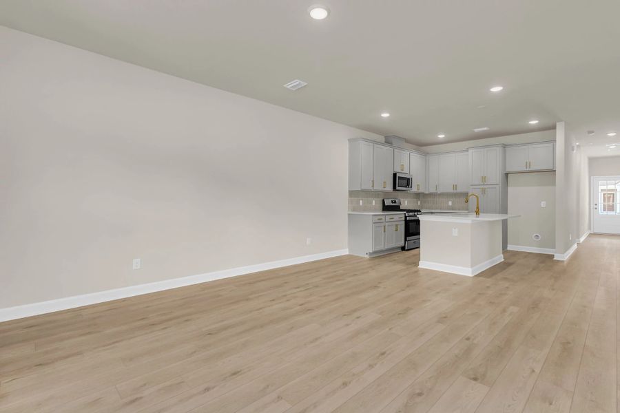 Similar Palmetto floorplan with Serene Collection. Features and finishes vary.