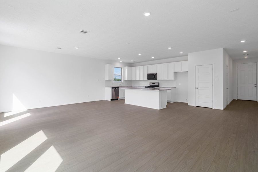 Spacious, unfurnished interior of a new home in Davina, Rosenberg (Image 11).