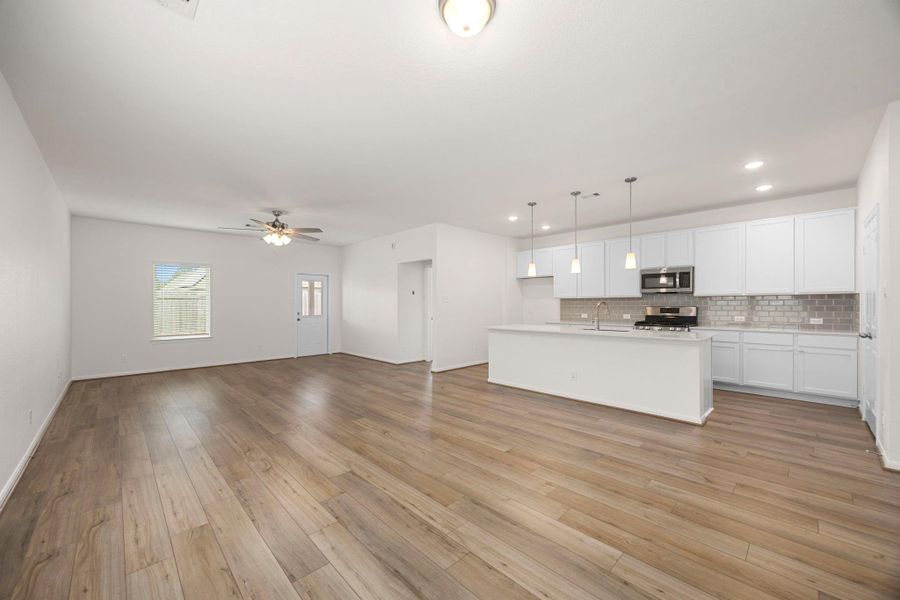 Spacious, unfurnished interior of a new home in Glen Oaks, Magnolia (Image 16). Spacious, unfurnished interior of a new home in Glen Oaks, Magnolia (Image 16).