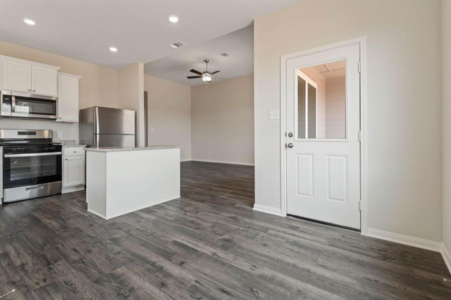 Spacious, unfurnished interior of a new home in Trails at Cochran Ranch, Waller (Image 19).