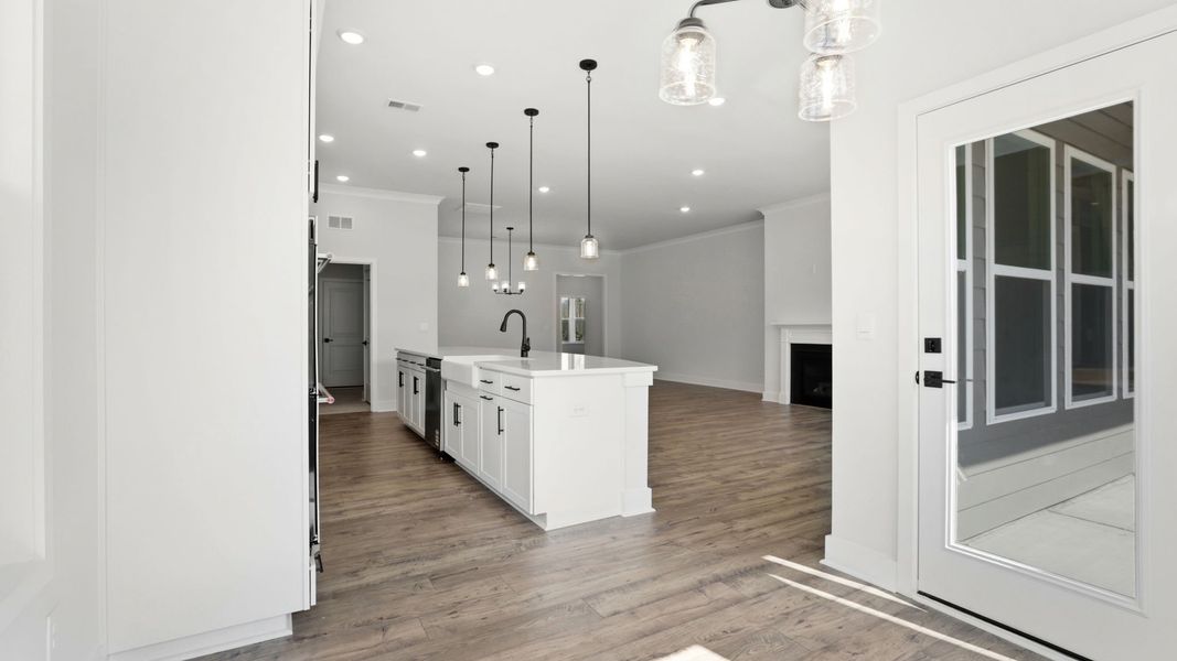 Spacious, unfurnished interior of a new home in Cottonwood Ridge, Piedmont (Image 23).