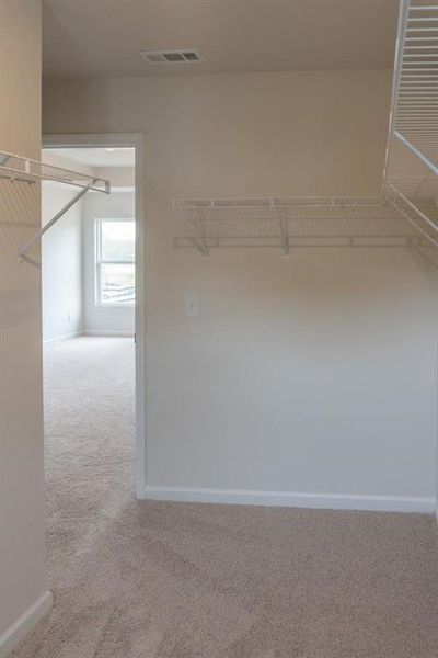 Spacious, unfurnished interior of a new home in , Jefferson (Image 5).