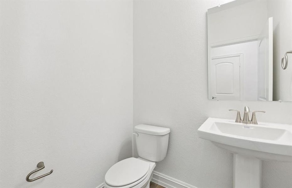 Powder bathroom with great space Powder bathroom with great space