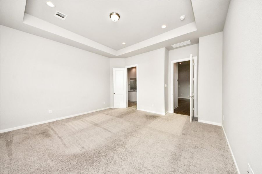 Spacious, unfurnished interior of a new home in , Katy (Image 15).