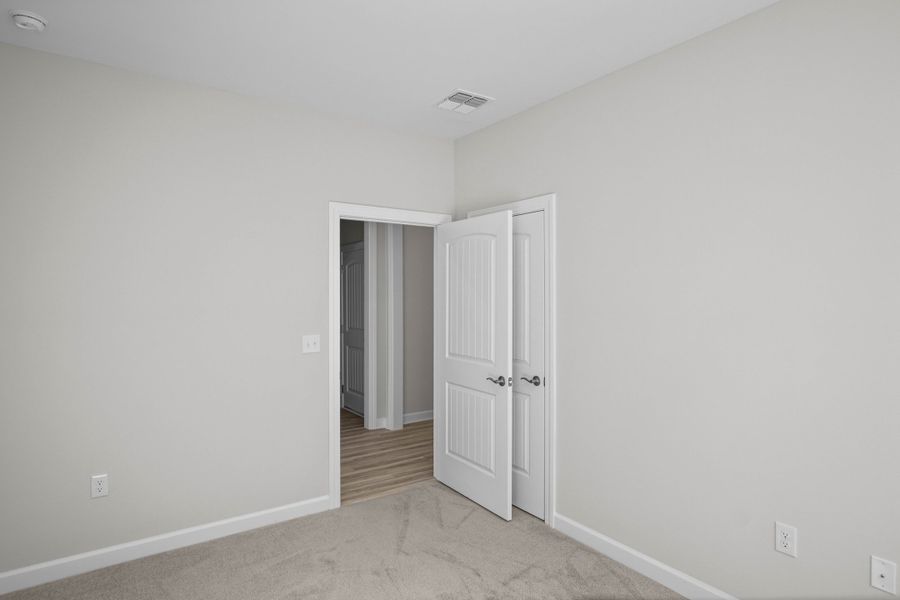Spacious, unfurnished interior of a new home in Coastal Club of the Carolinas, Calabash (Image 16).