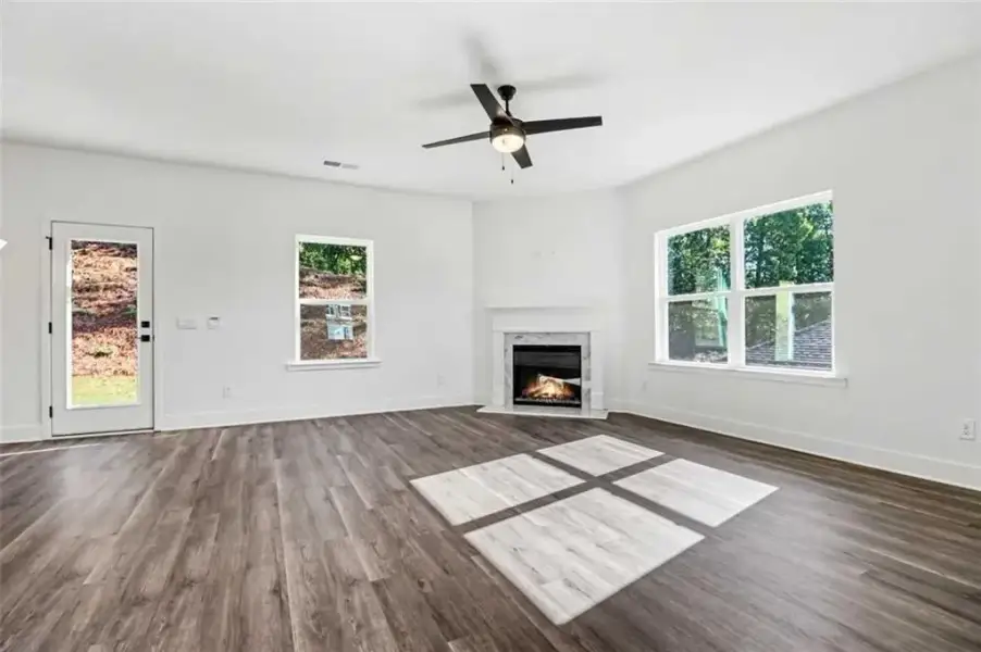 Spacious, unfurnished interior of a new home in Thunder Ridge, Dawsonville (Image 16).