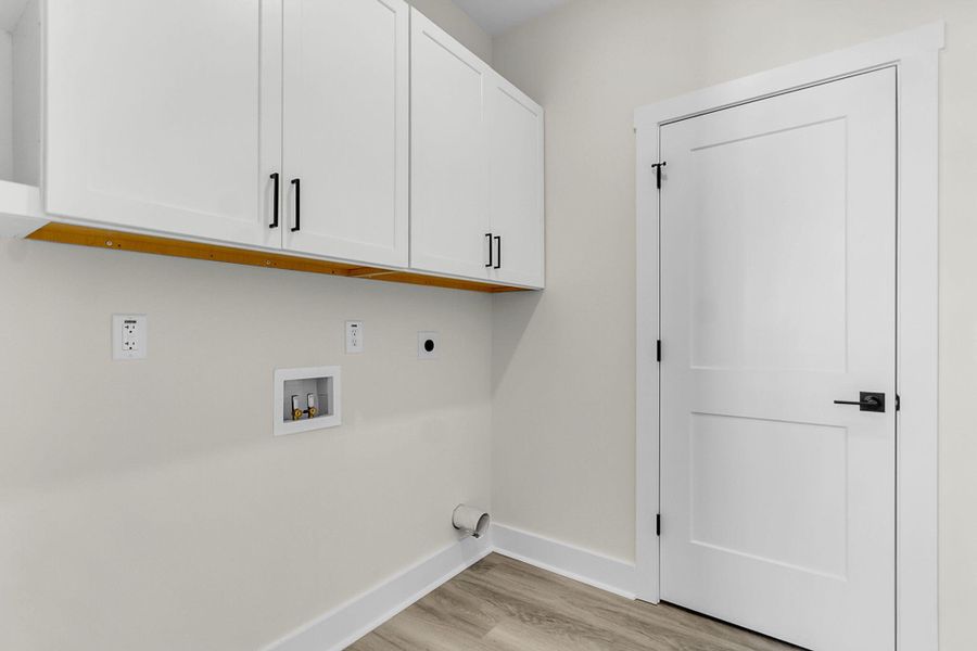 Spacious, unfurnished interior of a new home in , Charleston (Image 31).