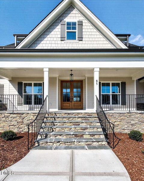 005-1280x960-front-porch