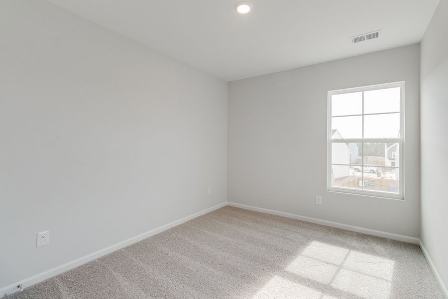 Spacious, unfurnished interior of a new home in Astoria, Columbia (Image 27).