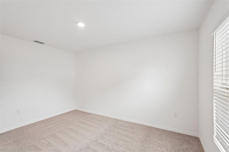 Spacious, unfurnished interior of a new home in Port Charlotte, Port Charlotte (Image 24).