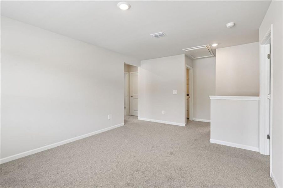 Spacious, unfurnished interior of a new home in Ivey Township, Dallas (Image 32).