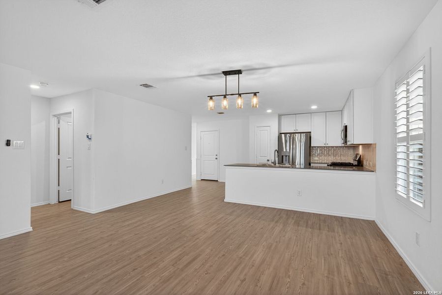 Spacious, unfurnished interior of a new home in Hidden Trails, Bulverde (Image 17).