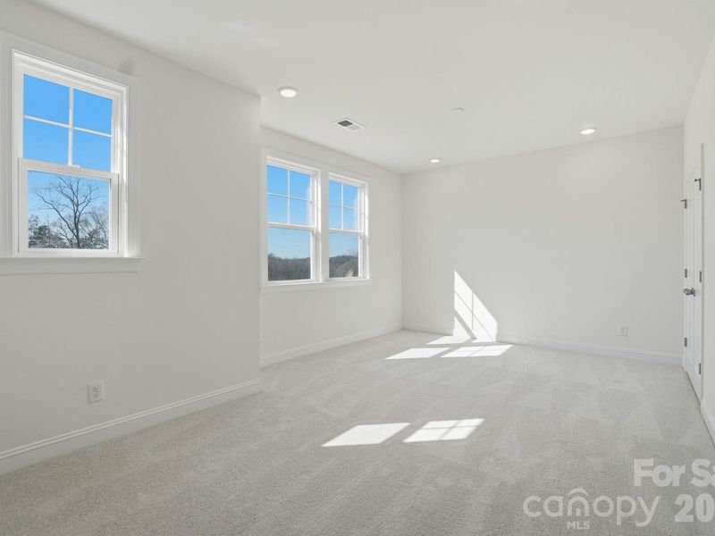 Spacious, unfurnished interior of a new home in Enclave at Belmont, Belmont (Image 33).