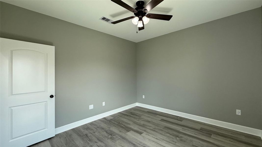 Spacious, unfurnished interior of a new home in , Bolivar Peninsula (Image 19).