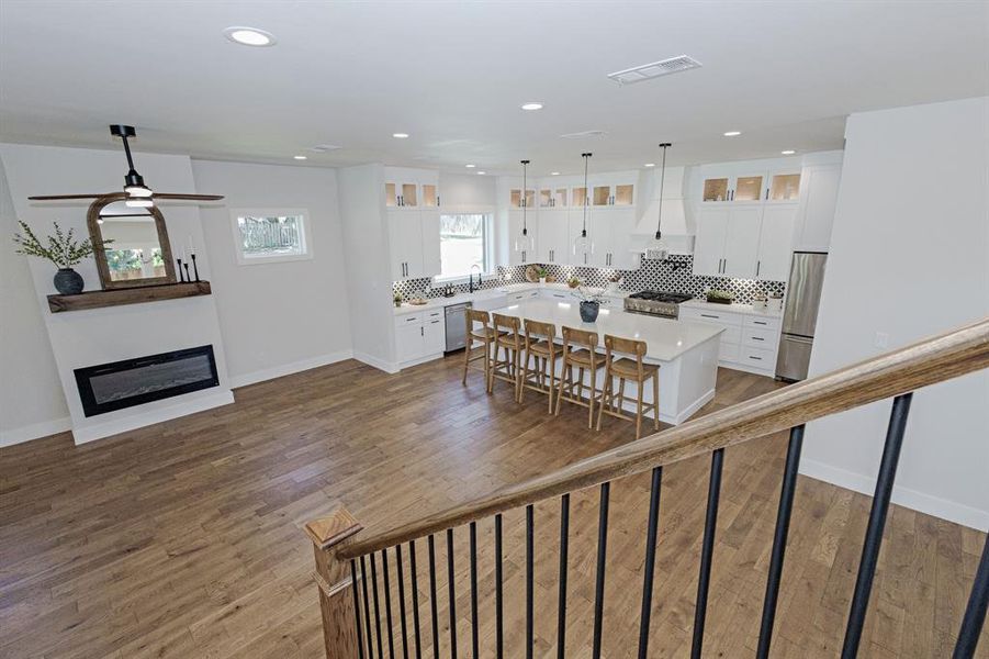 An open-concept layout designed for effortlessly entertaining guests. From the Kitchen to the Living Area, the flow of this space is unmatched. An open-concept layout designed for effortlessly entertaining guests. From the Kitchen to the Living Area, the flow of this space is unmatched.
