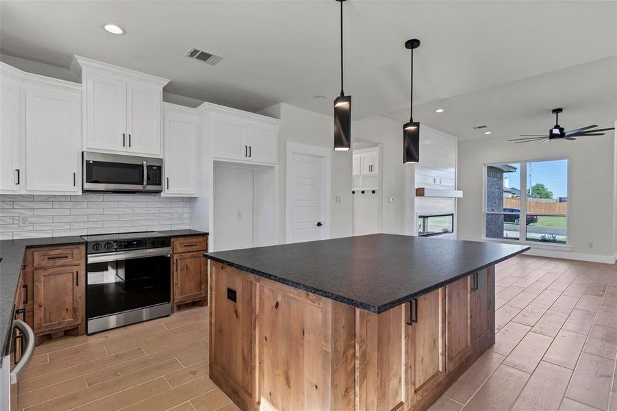 Furnished interior view inside a new home in , Granbury (Image 8).