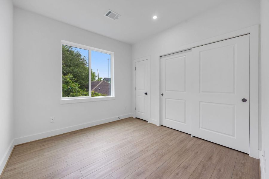 Spacious, unfurnished interior of a new home in , Houston (Image 23).
