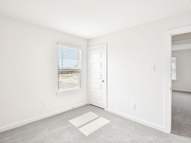 Spacious, unfurnished interior of a new home in Stewart's Ranch, Conroe (Image 16).