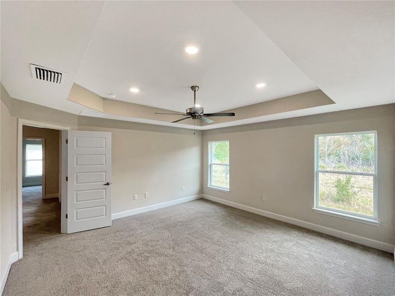 Spacious, unfurnished interior of a new home in Harmony Central, St. Cloud (Image 9).