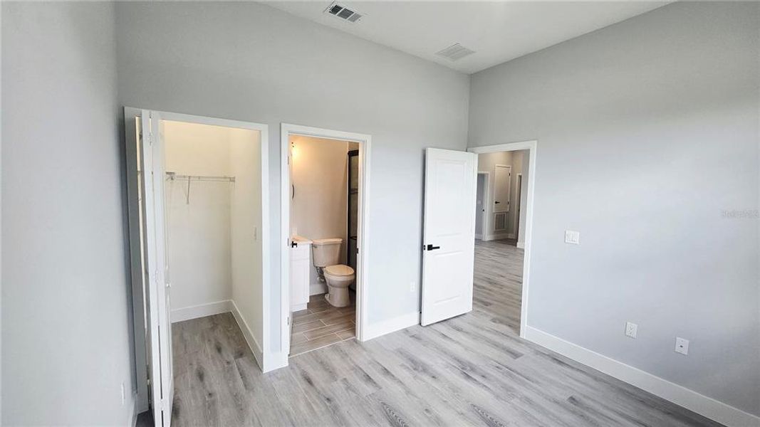 Spacious, unfurnished interior of a new home in , Ocala (Image 28).