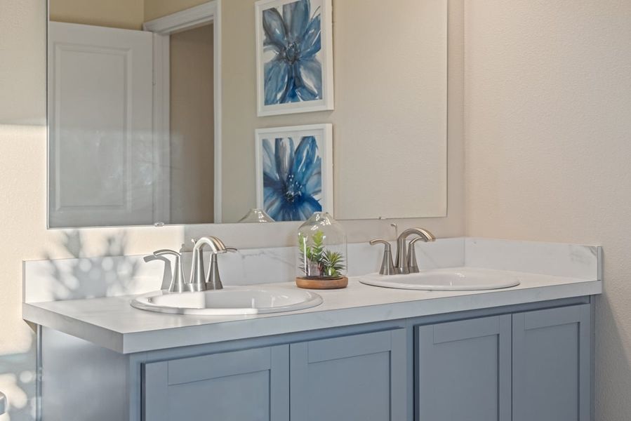 Dual-sink vanity at primary bath