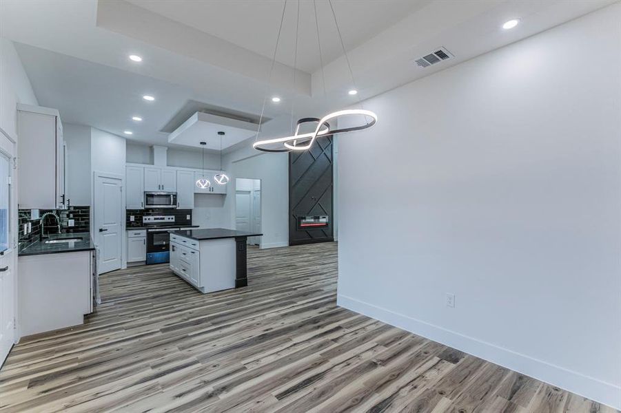 Spacious, unfurnished interior of a new home in , Malakoff (Image 21).