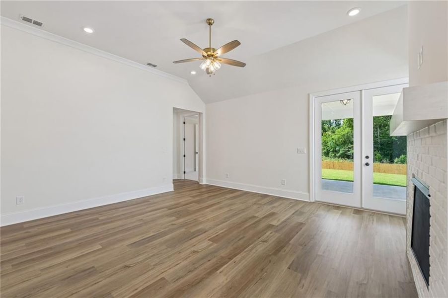 Spacious, unfurnished interior of a new home in Aberdeen, Hoschton (Image 38).