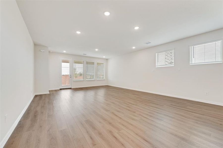 Spacious, unfurnished interior of a new home in Walden Pond, Forney (Image 30).