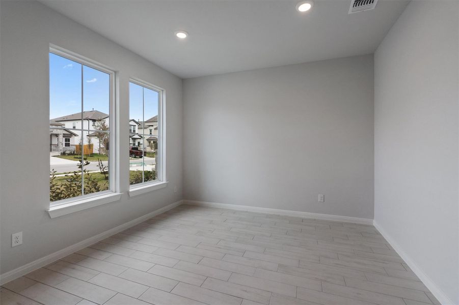 Spacious, unfurnished interior of a new home in Morningstar, Georgetown (Image 34).