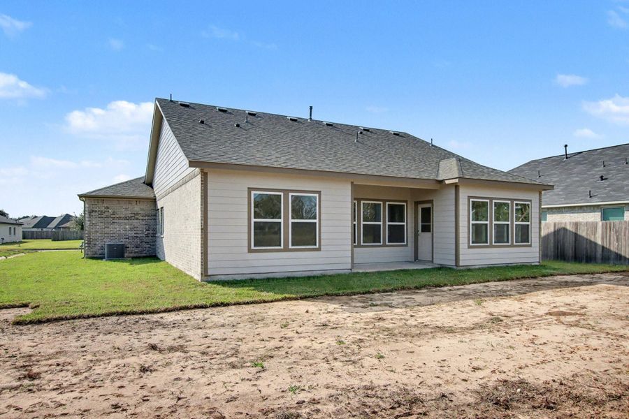 Exterior details and patio area of a home in Columbia Lakes, West Columbia (Image 21).