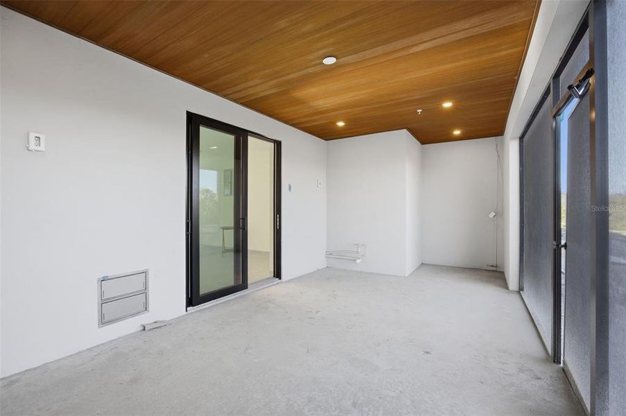 Exterior details and patio area of a home in , New Port Richey (Image 27).