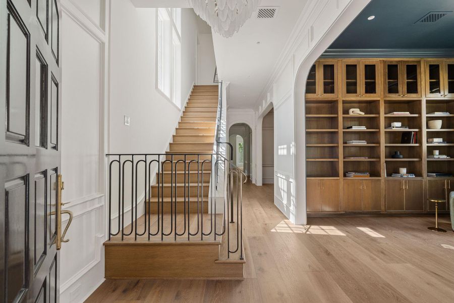 Stunning entry way with view of the office. Stunning entry way with view of the office.