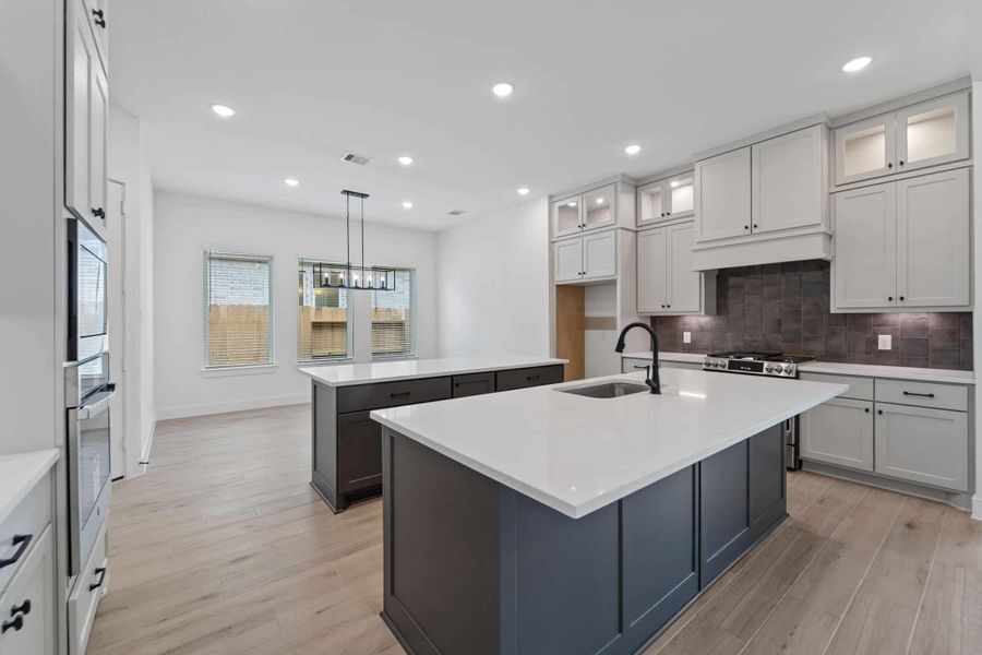 Image 4 of a home in Evergreen. Image 4 of a home in Evergreen.