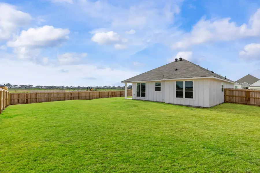 Exterior details and patio area of a home in Grand Lake, Snook (Image 3).