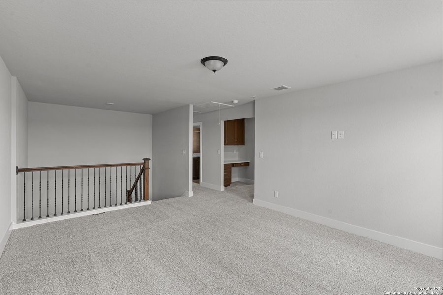 Spacious, unfurnished interior of a new home in Skybrooke, San Antonio (Image 28). Spacious, unfurnished interior of a new home in Skybrooke, San Antonio (Image 28).