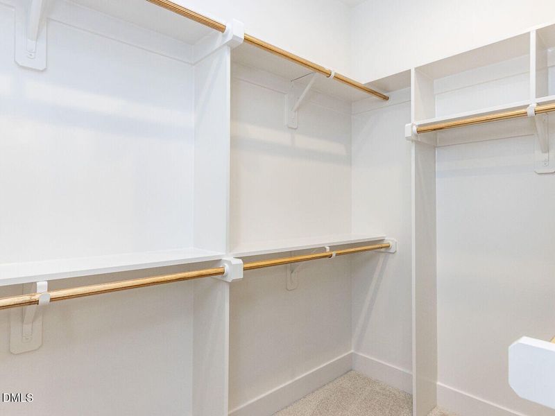 021-1280x960-primary-closet