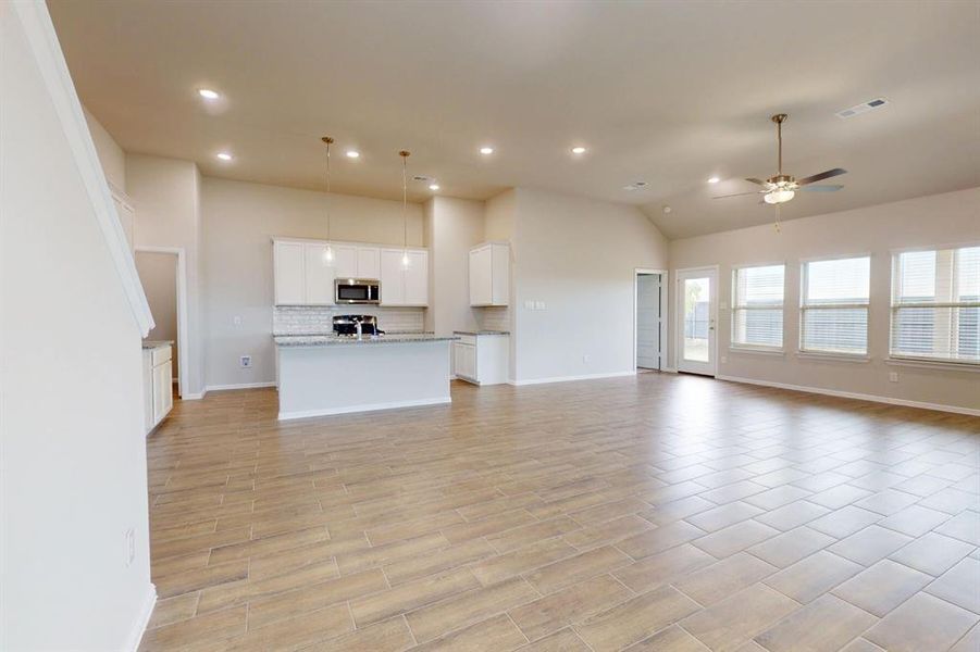 Spacious, unfurnished interior of a new home in Prairie Ridge at Goodland, Venus (Image 31).