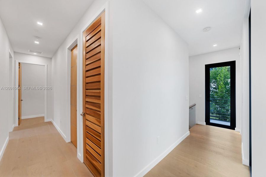 Spacious, unfurnished interior of a new home in , Miami (Image 34).